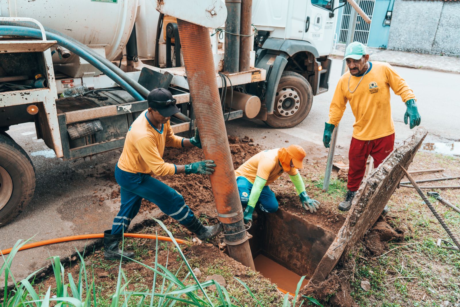 Entre as ações executadas, está a desobstrução de antigas bocas de lobo e manilhas