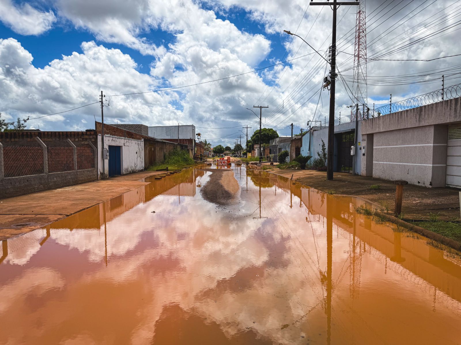 Prefeitura prepara obra de drenagem na Rua Bandeirantes após anos de alagamentos