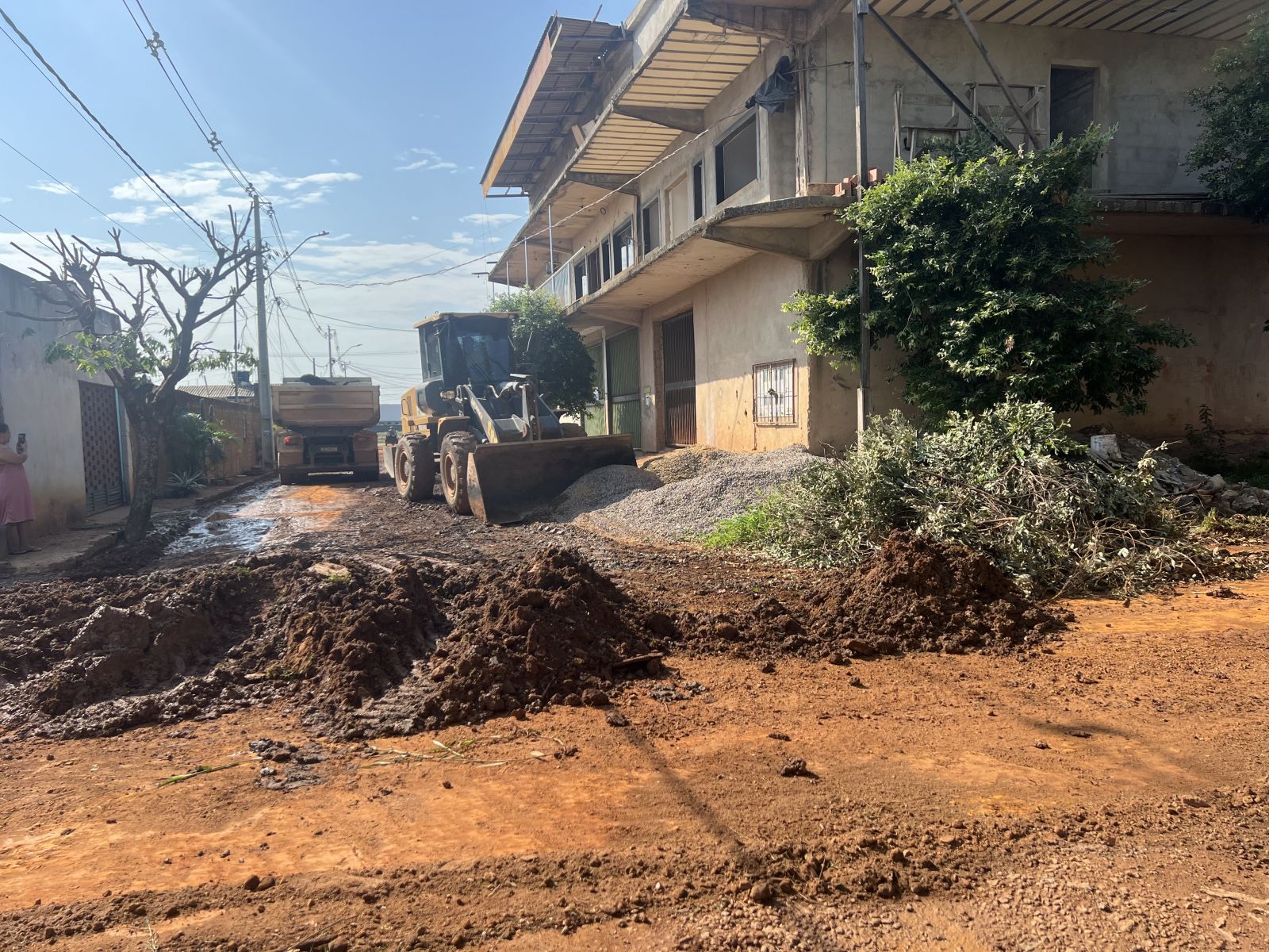 As equipes atuam em bairros, estradas vicinais e vias de acesso, tanto na zona urbana quanto na rural